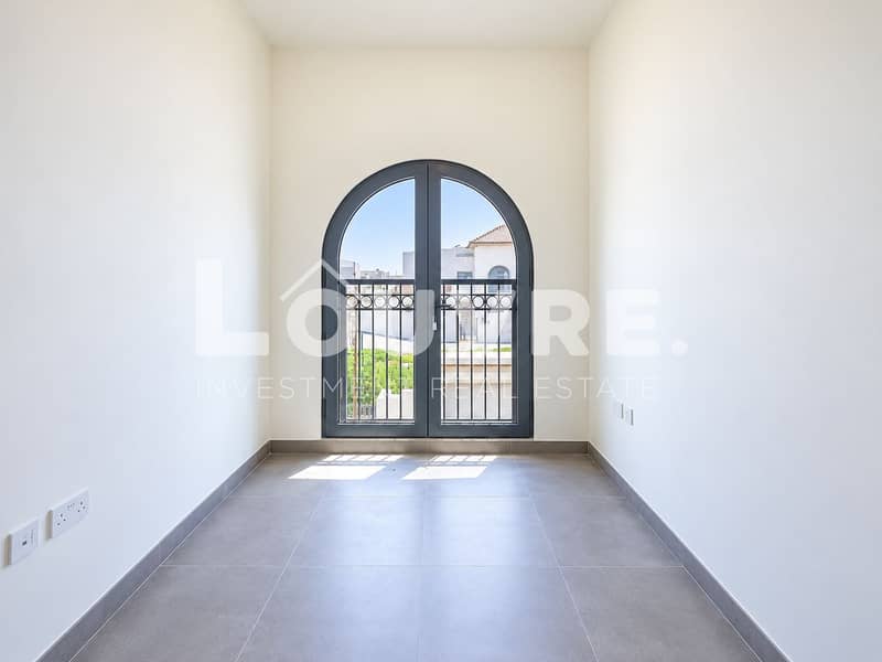16 Minimalist Room with Arched Juliet Balcony. png