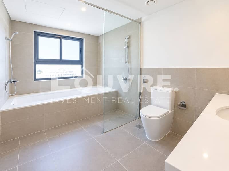 18 Bright Minimalist Bathroom with Glass Shower. png