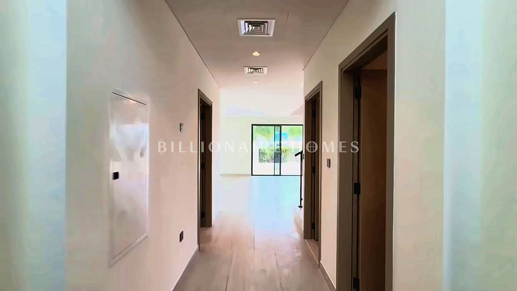 13 04_Entrance_Hall. jpg