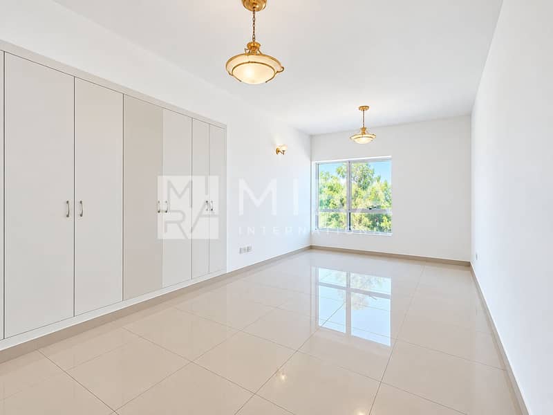 5 Bright Minimalist Room with Gold Lighting