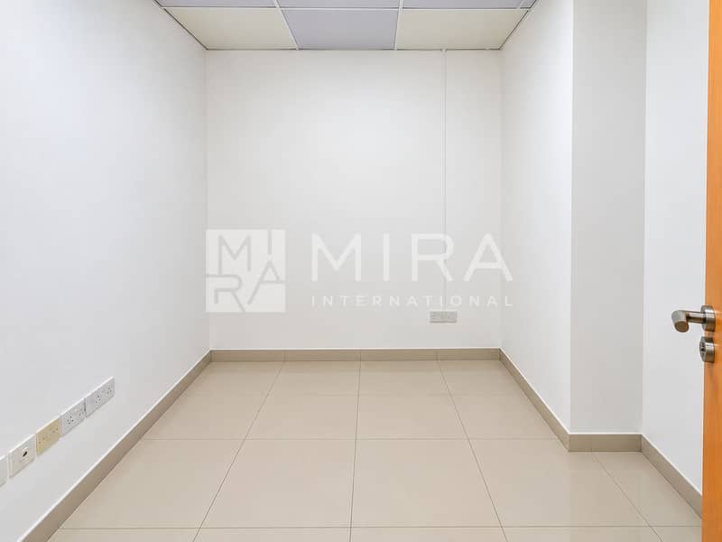 8 Minimal Empty Room Interior
