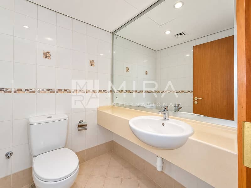 11 Bright Modern Beige-Tiled Bathroom