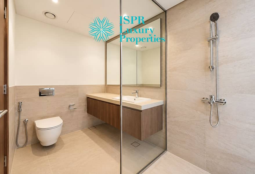 6 Modern Beige Luxury Bathroom. png