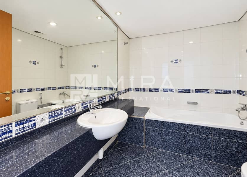10 Modern Blue-Tiled Bathroom Interior