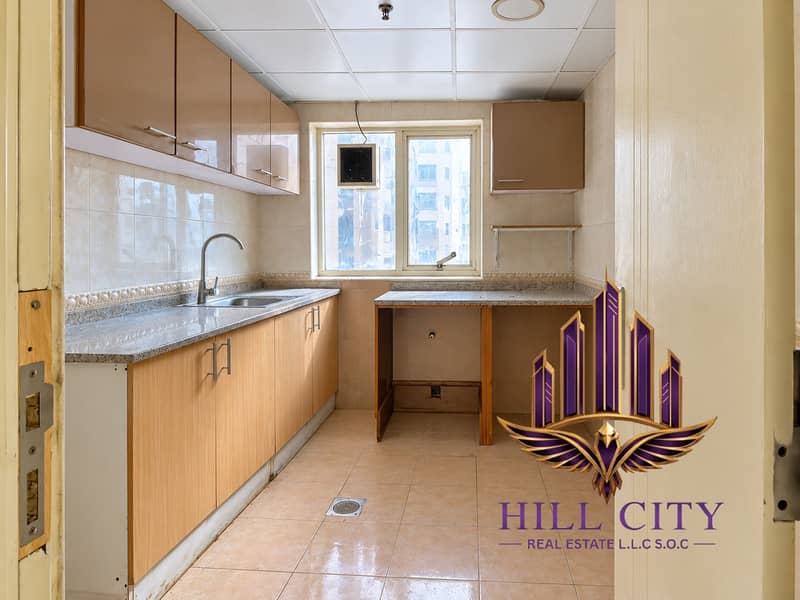 5 Bright, Neat Taupe-and-Honey Kitchen. png