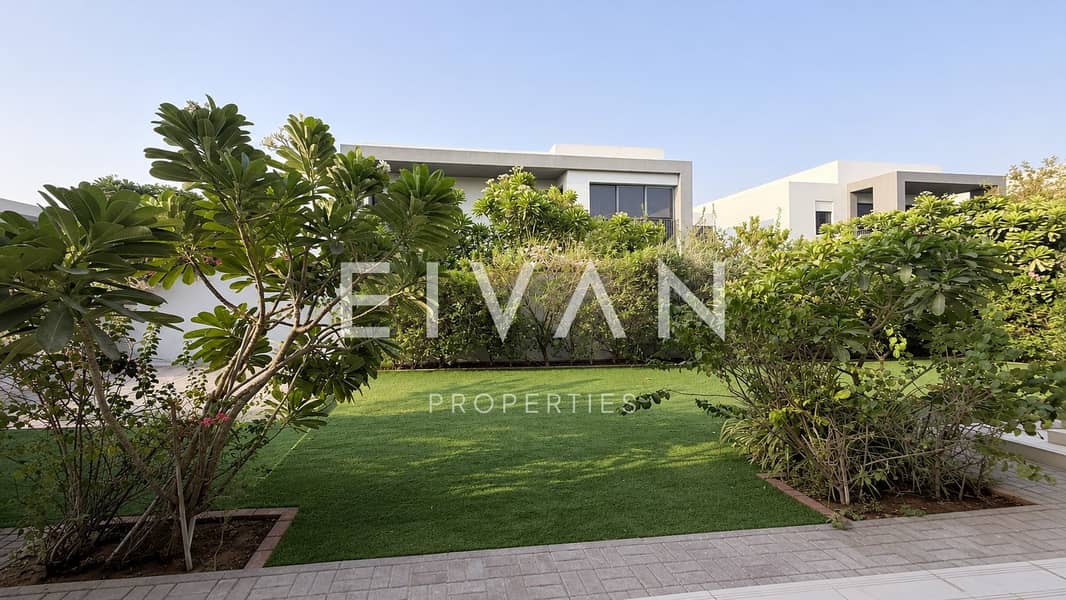 4 Modern Garden with Contemporary Architecture. png