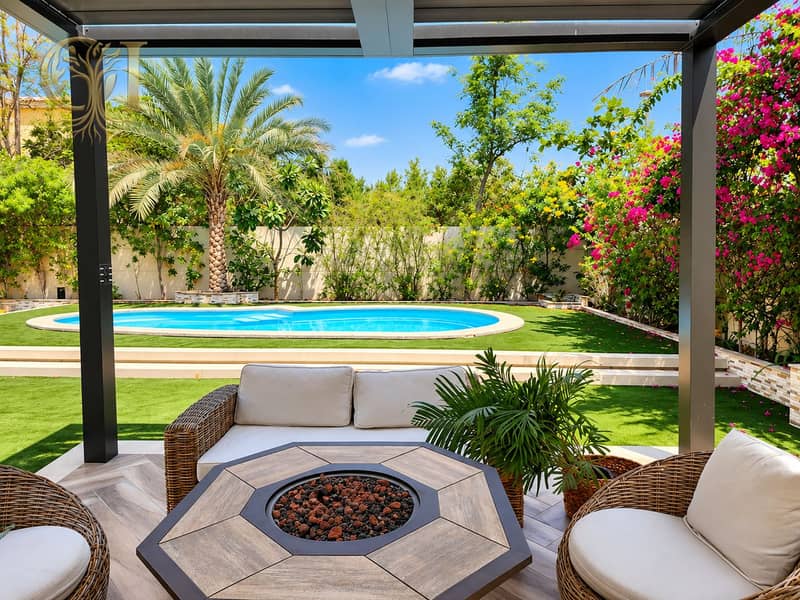 4 Luxury Tropical Patio by the Pool. png