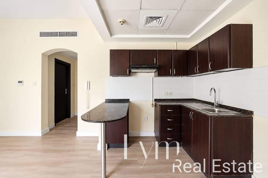 4 Bright Modern Apartment Kitchen Interior. png