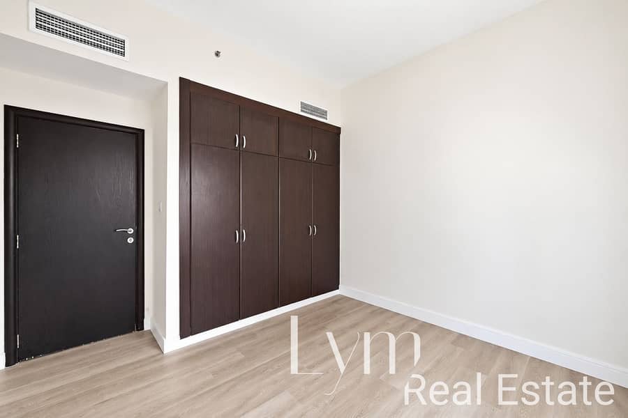 7 Minimal Modern Room with Built-In Wardrobe. png