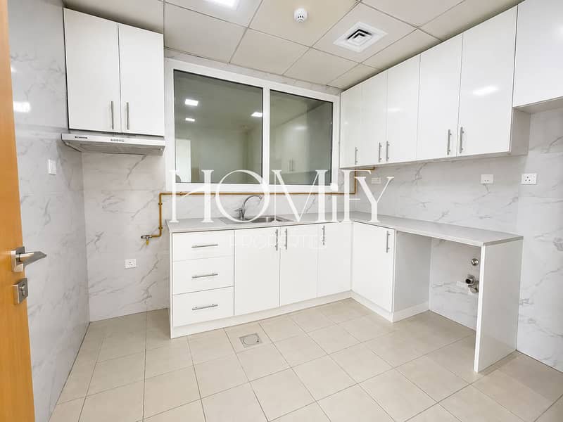 4 Bright Modern L-Shaped Kitchen. png