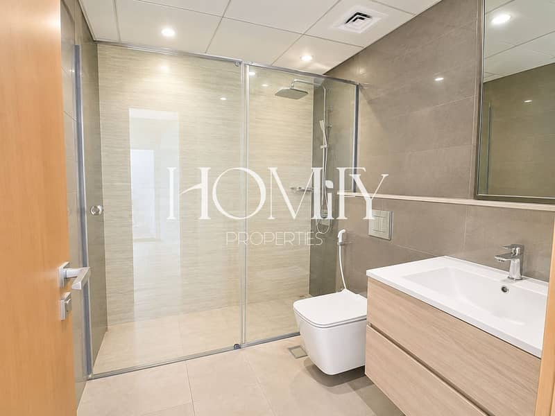 7 Modern Neutral Bathroom Interior. png