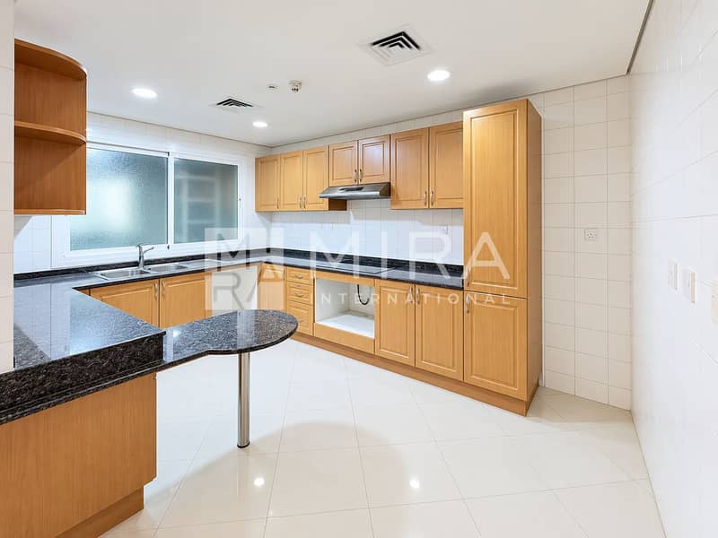7 Bright Modern L-Shaped Kitchen