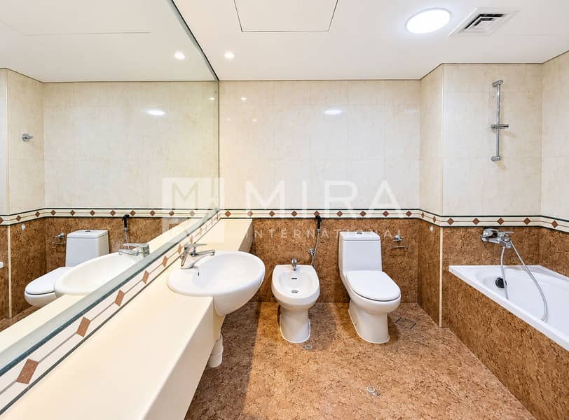 9 Elegant Marble Bathroom Interior