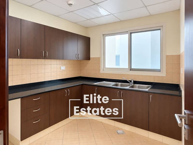 7 Bright Empty L-Shaped Kitchen. png