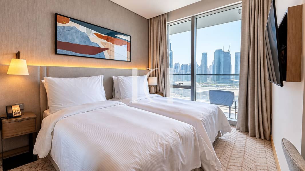 11 Modern Twin Beds Overlooking the City. png