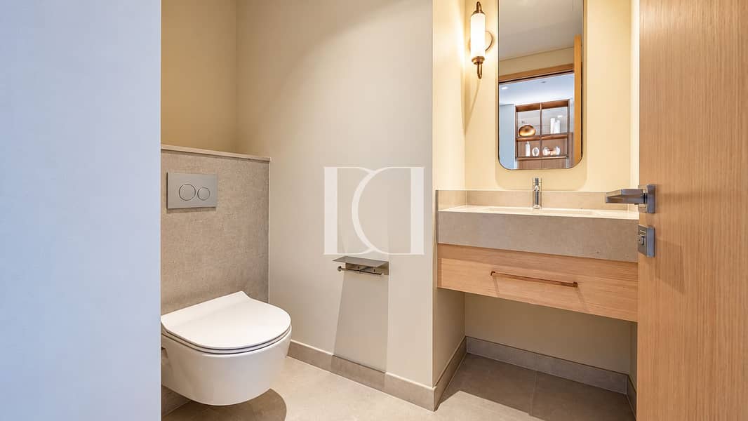 20 Warm Minimalist Bathroom Interior. png