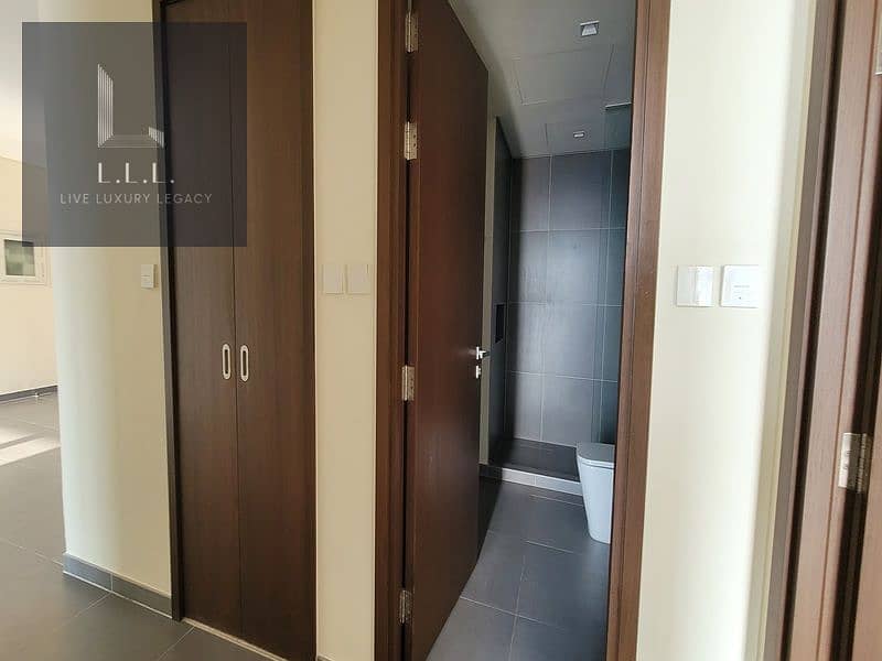9 powder room & laundry. jpg