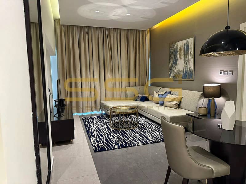 2 03_Living_Room_Alternate. jpg