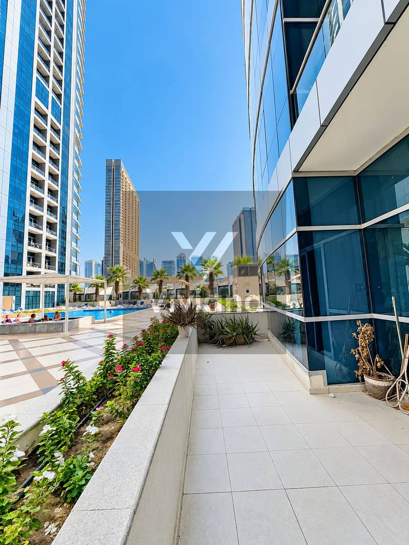 8 Luxury Rooftop Pool in the City. png