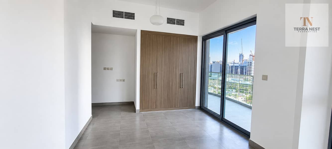 Modern Empty Bedroom with City Balcony. png Modern Empty Bedroom with City Balcony. png