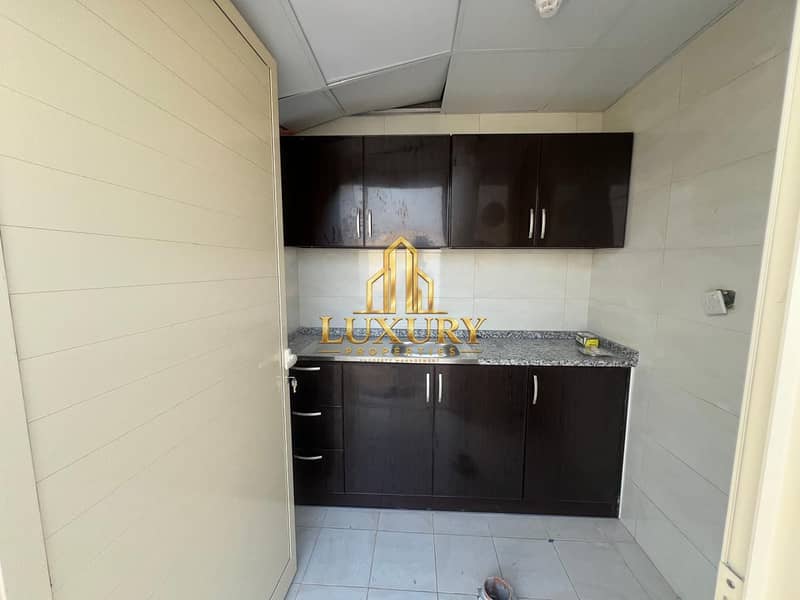 8 17,000 Sq. Ft. Yard for Rent in Al Sajaa, Sharjah | Main Road | AED 200K