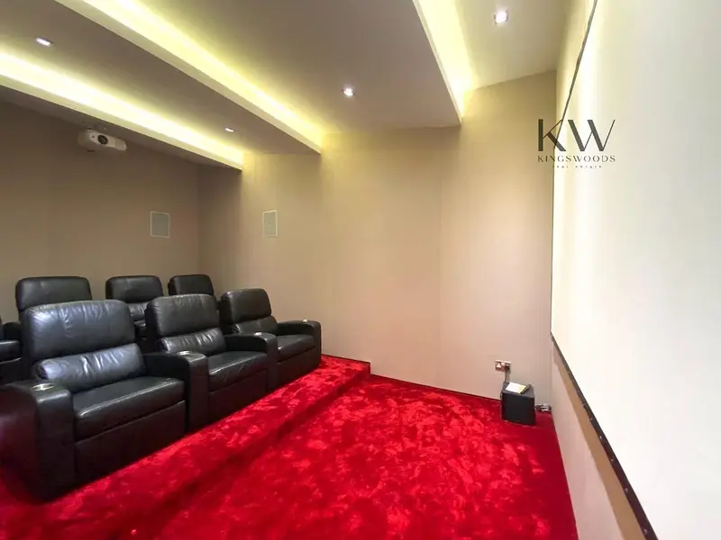 Luxury Golfside Living