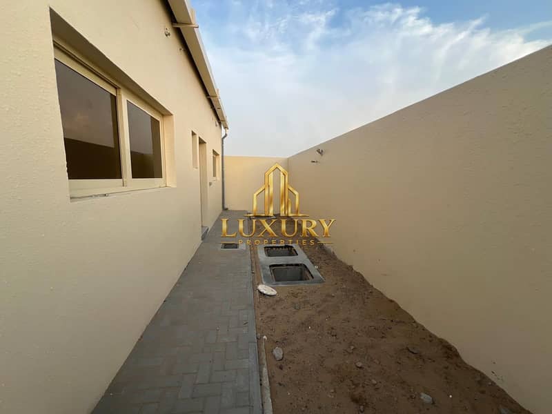 9 Premium Yard for Rent in Al Sajaa | Offices, Kitchen & Washroom 17,000 Sq. Ft. Yard for Re