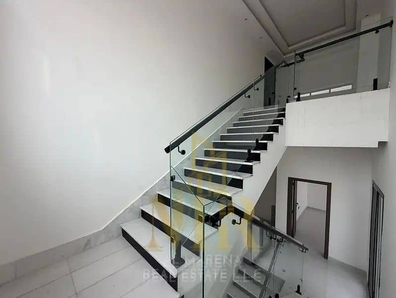 33 872857079-800x600. webp