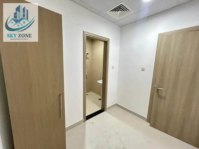 BREND NEW SPACIOUS 3 BEDROOM AND MADE ROOM/ AND BIG CLOSSED KITCHAN AND PARKING NEAR TO NEW LAND SCHOOL/ AND NEAR TO THE MOSQUE/ 120k