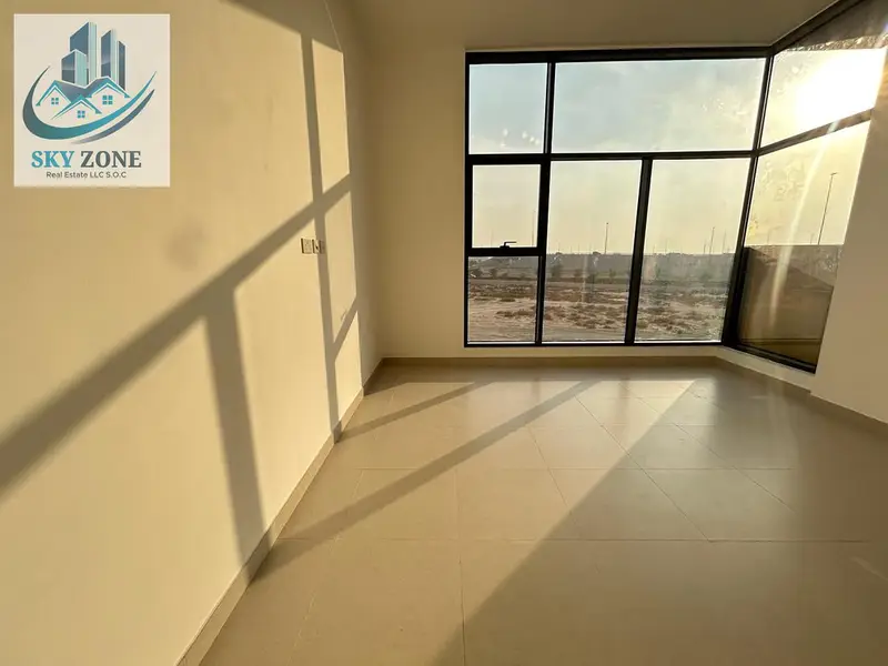 BREND NEW SPACIOUS 3 BEDROOM AND MADE ROOM/ AND BIG CLOSSED KITCHAN AND PARKING NEAR TO NEW LAND SCHOOL/ AND NEAR TO THE MOSQUE/ 120k