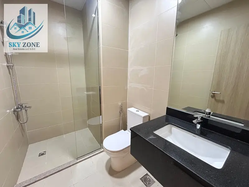 BREND NEW SPACIOUS 3 BEDROOM AND MADE ROOM/ AND BIG CLOSSED KITCHAN AND PARKING NEAR TO NEW LAND SCHOOL/ AND NEAR TO THE MOSQUE/ 120k