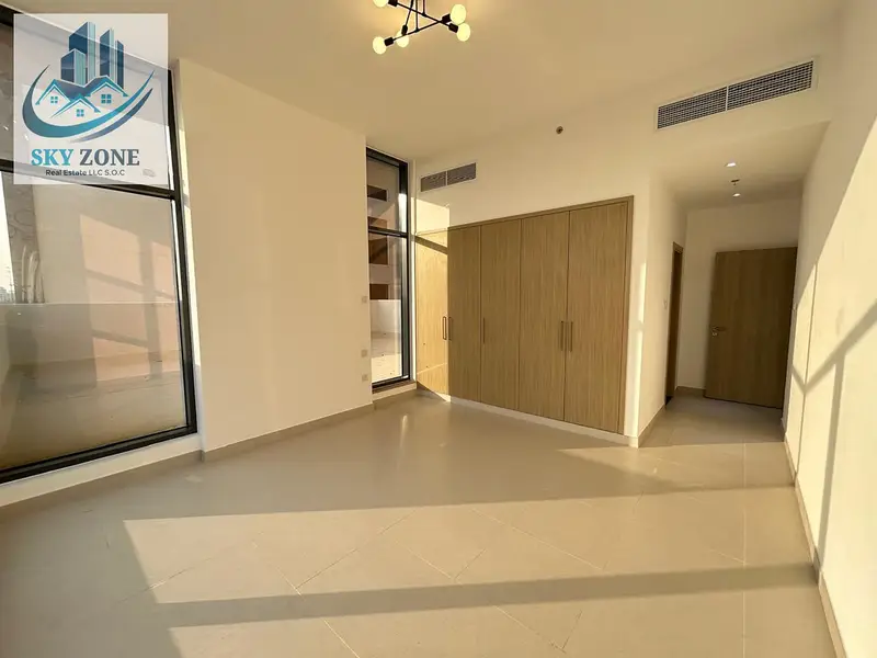 BREND NEW SPACIOUS 3 BEDROOM AND MADE ROOM/ AND BIG CLOSSED KITCHAN AND PARKING NEAR TO NEW LAND SCHOOL/ AND NEAR TO THE MOSQUE/ 120k