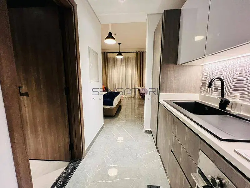 STYLISH FURNISHED | VACANT | PRIME LOCATION