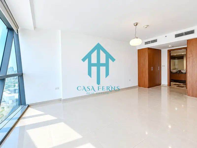 Spacious 2 Beds layout | Direct Access to Avenue Gate | Vacant