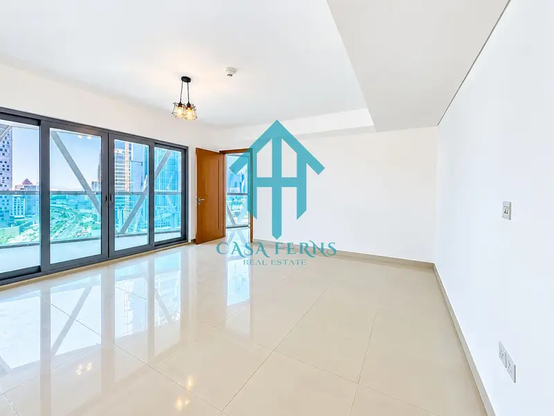 Spacious 2 Beds layout | Direct Access to Avenue Gate | Vacant
