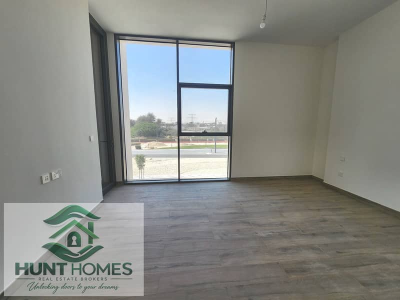 10 Hunt_Homes_Bright_White_01. jpg
