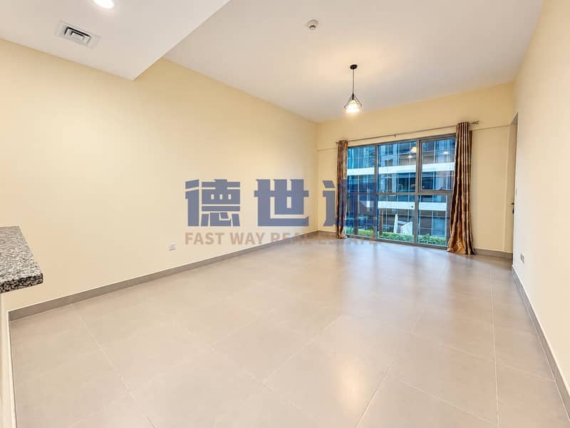 6 dubai-living-room-window-view. jpg