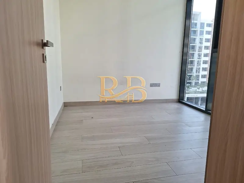POOL & BURJ VIEW | SPACIOUS LAYOUT | MID FLOOR