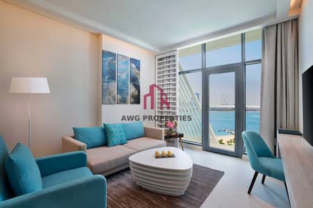 شقة 1 غرفة نوم للايجار في نخلة جميرا، دبي - NH_Collection_Dubai_The_Palm_Superior_One_Bedroom_Sea_View_Apartment_Living_Area. jpg