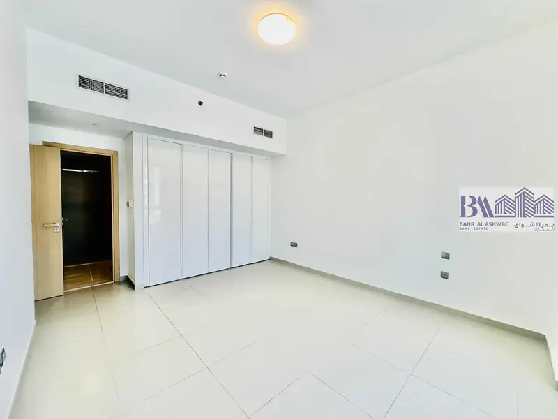 Pay Monthly I First Class Premium Unit I Near-Metro