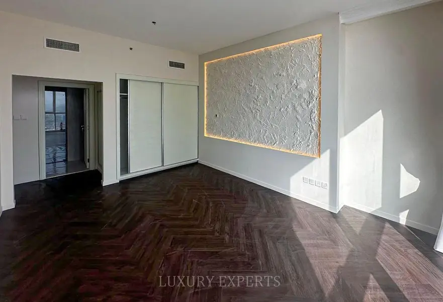 Renovated 2BR | Beach Access | Skyline View