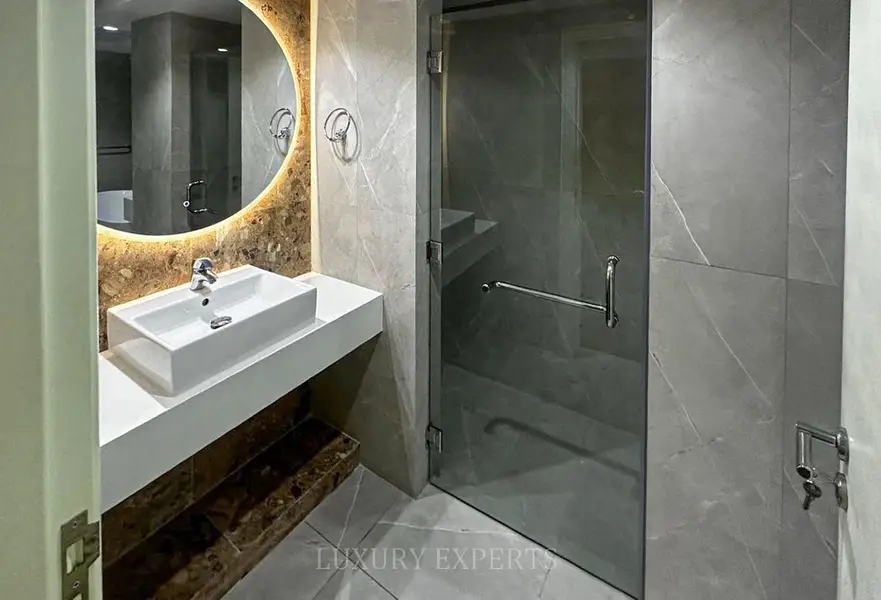 Renovated 2BR | Beach Access | Skyline View