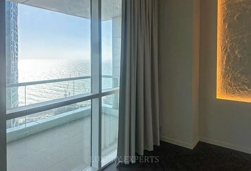 Renovated 2BR | Beach Access | Skyline View