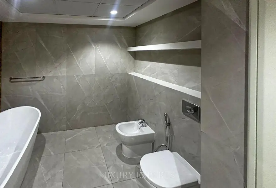 Renovated 2BR | Beach Access | Skyline View