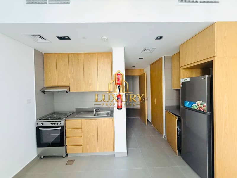 2 🏡 LUXURY POOL VIEW STUDIO FOR RENT | MAMSHA, SHARJAH 🌊 ✨ 450 Sq. Ft. | 💰 AED 29,990/Ye