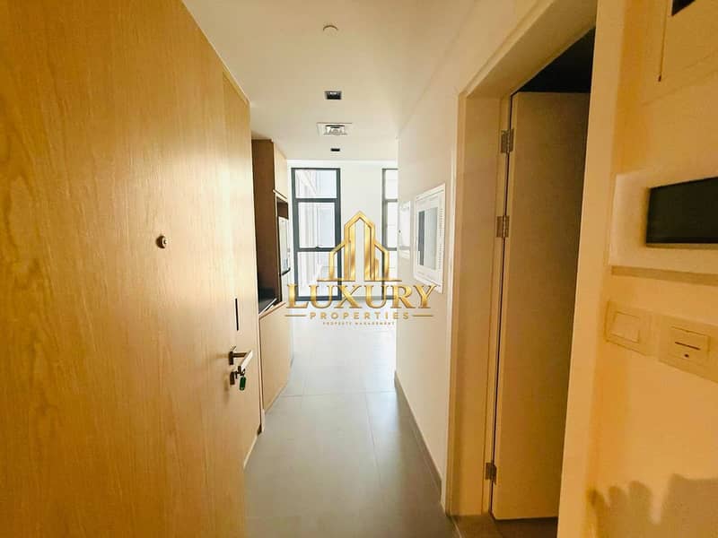 5 🏡 LUXURY POOL VIEW STUDIO FOR RENT | MAMSHA, SHARJAH 🌊 ✨ 450 Sq. Ft. | 💰 AED 29,990/Ye