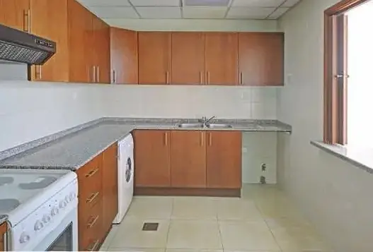 VACANT High Floor! Huge 2br! Great Layout!