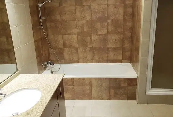 VACANT High Floor! Huge 2br! Great Layout!