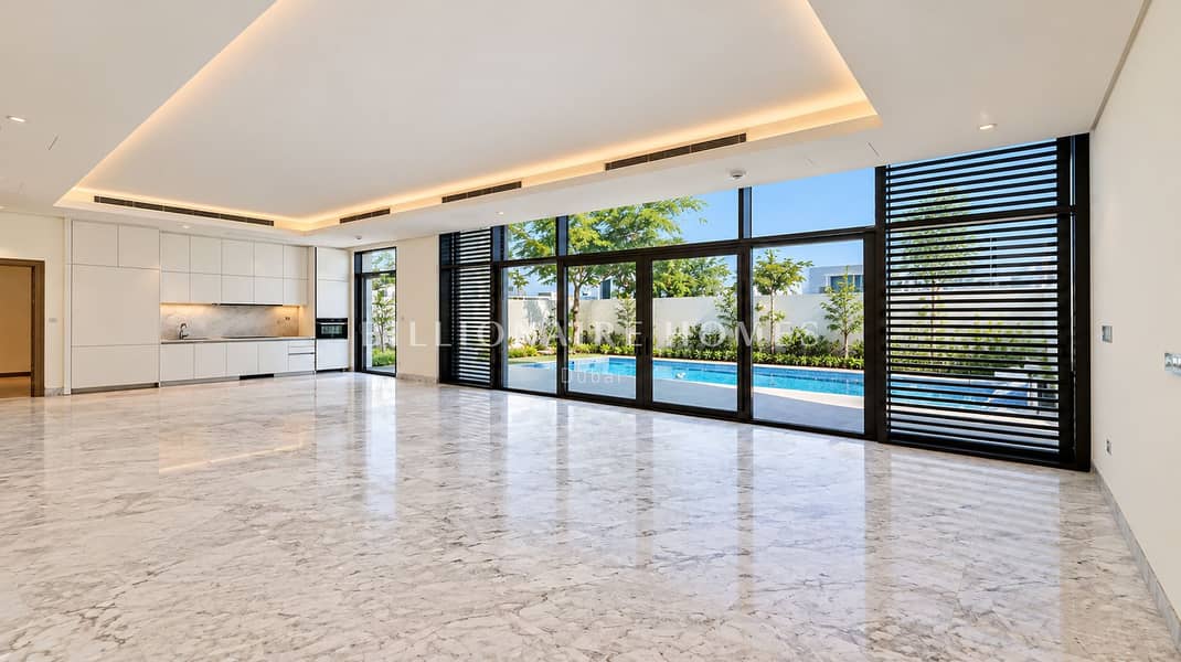 Middle Corner | Vastu-compliant | Near Entry