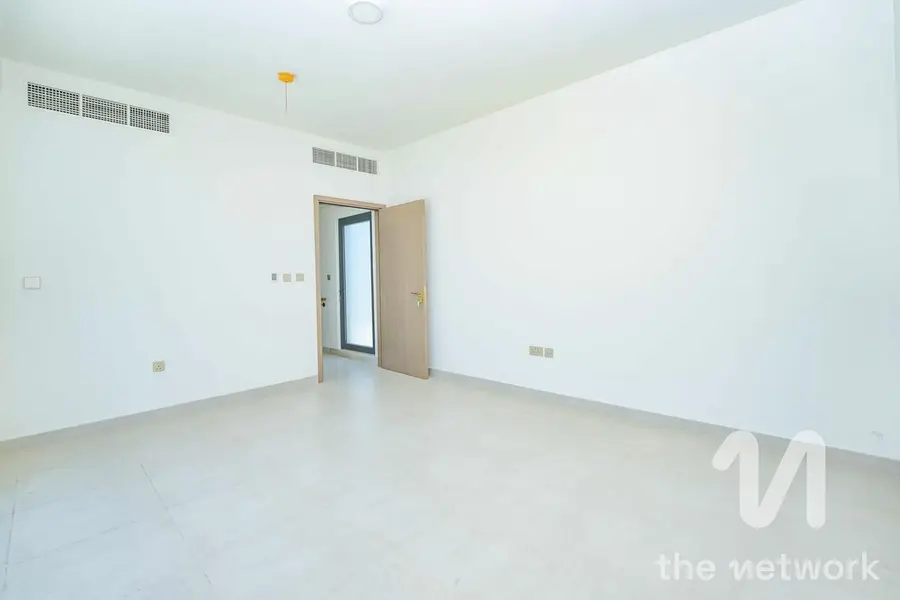 Unique 4 Beds Villa | Rented to 2028 | Corner Plot